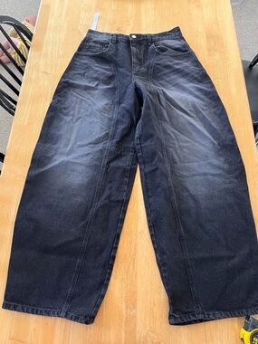 Signature Relaxed Barrel Black Jeans